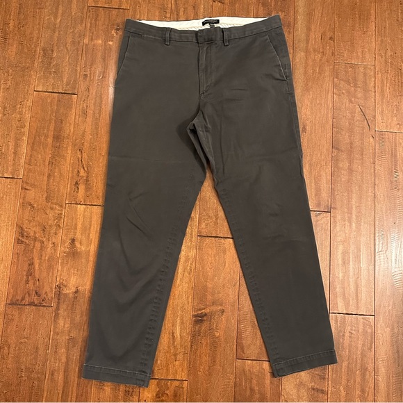 Banana Republic Other - Banana Republic Gray Rapid Movement Tapered Fit Chinos Sz 36x32